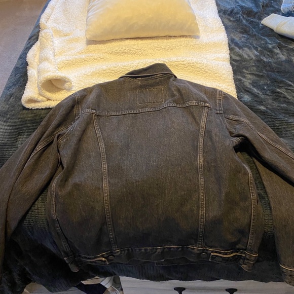 Levi’s Men’s Relaxed Trucker Jean Jacket - Picture 2 of 3